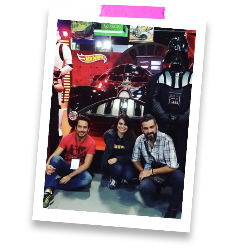 Judy Monsiváis y sus colegas en el Salón Hot Wheels 2015